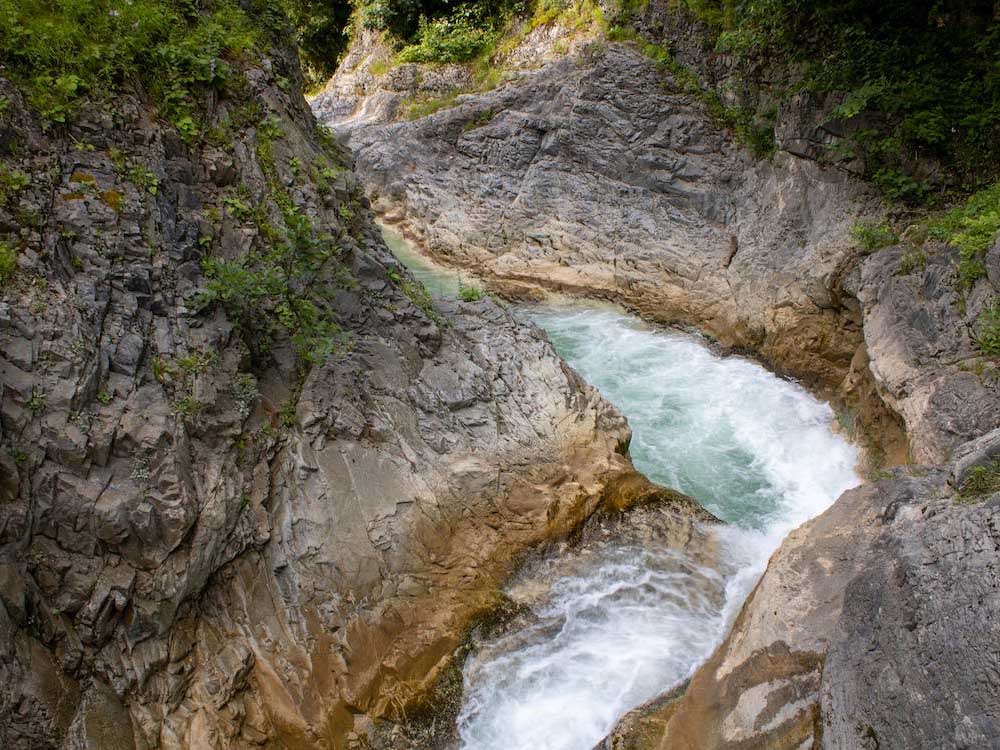 旅游.jpg